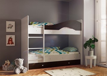 Детская  двухъярусная кровать Мая с 2 ящиками на щитах, корпус Млечный дуб, фасад Венге в Астрахани - предосмотр
