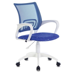 Офисное кресло Brabix Fly MG-396W (с подлокотниками, пластик белый, сетка, темно-синее с рисунком "Space") 532405 в Астрахани